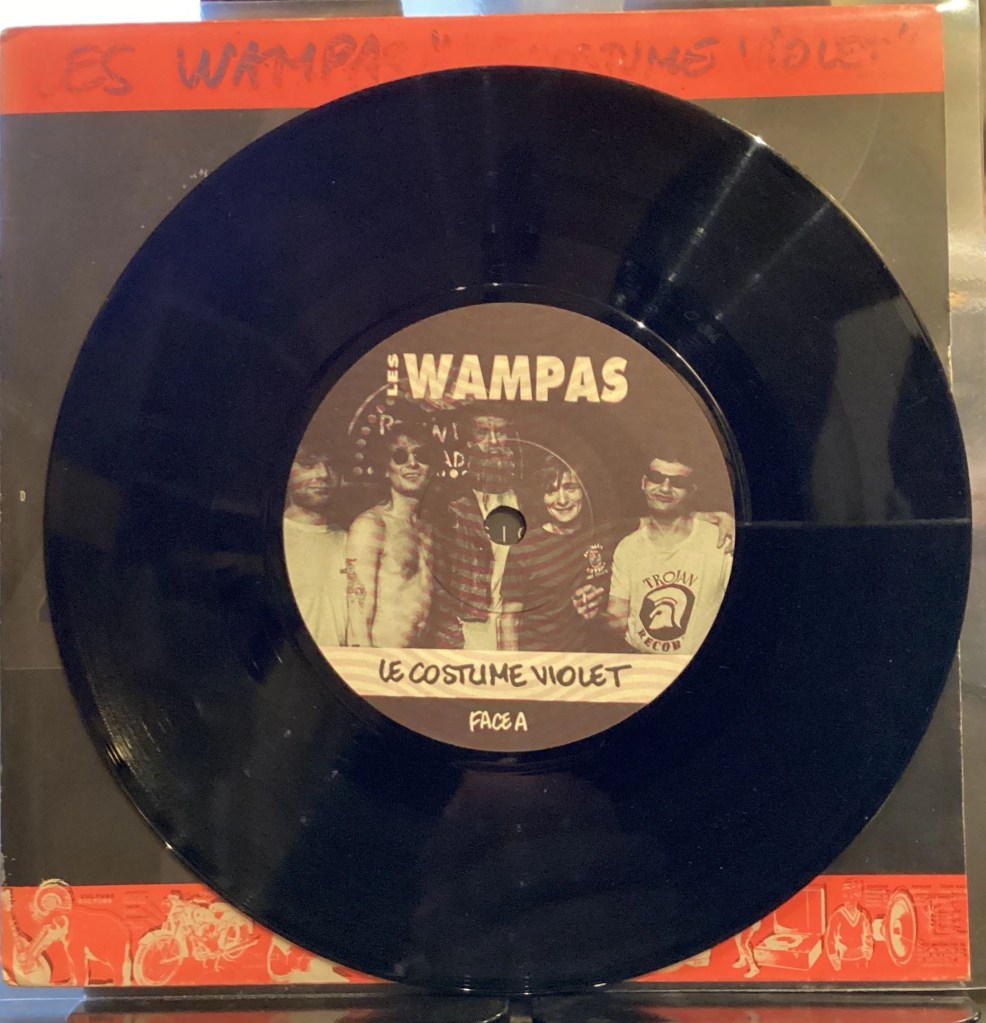 le 45 tours Les Wampas : Le costume violet, pochette Fnac