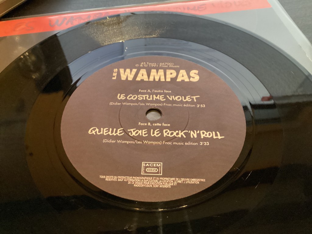 45 tours Les Wampas : Le costume violet face B Quelle joie le rock and roll 