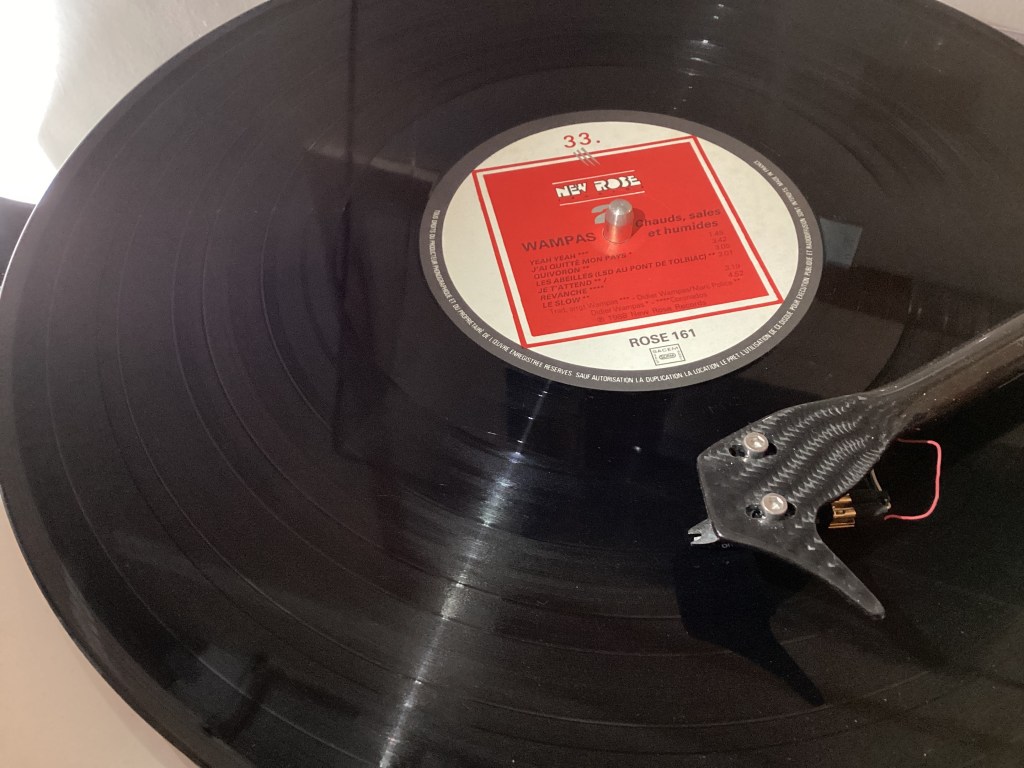 La deuxième Première édition vinyle de Chauds sales et Humides des Wampas  - Version new rose 1988… à moins que ce soit le contraire. 